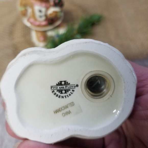 Fitz and Floyd gingerbread man salt & pepper shakers - Picture 6 of 10